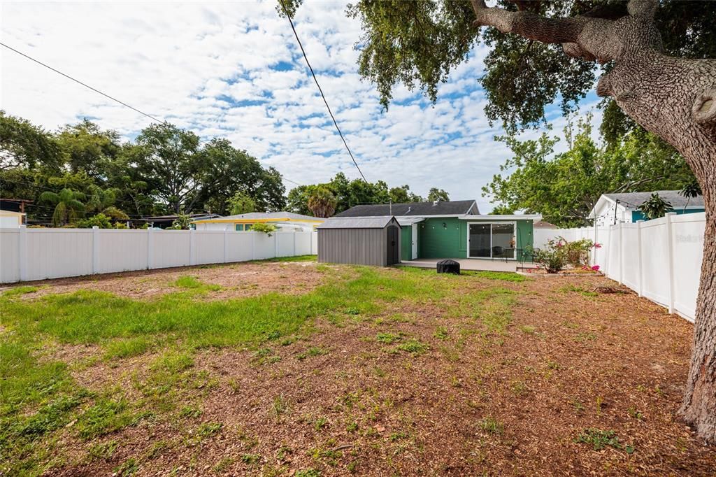 For Sale: $299,000 (2 beds, 1 baths, 818 Square Feet)