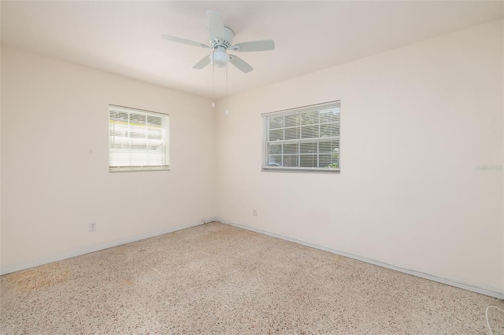 For Sale: $299,000 (2 beds, 1 baths, 818 Square Feet)