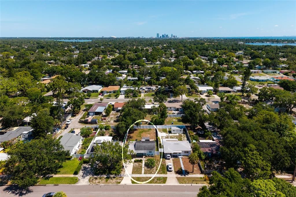 For Sale: $299,000 (2 beds, 1 baths, 818 Square Feet)