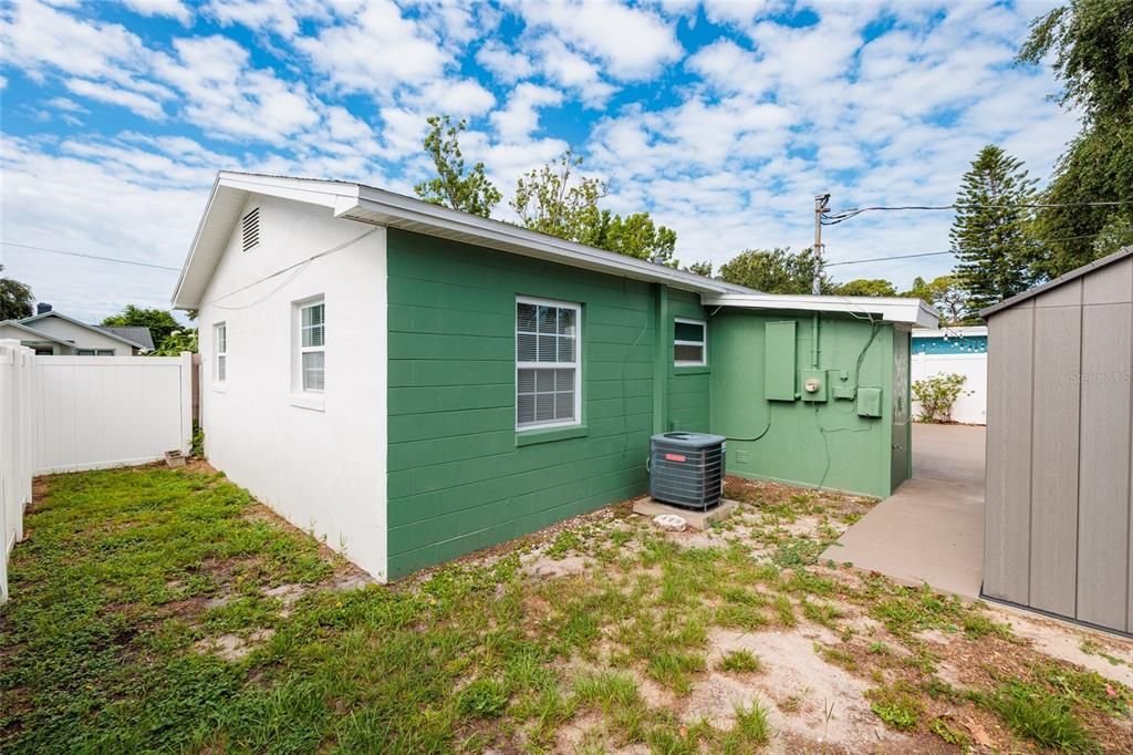 For Sale: $299,000 (2 beds, 1 baths, 818 Square Feet)