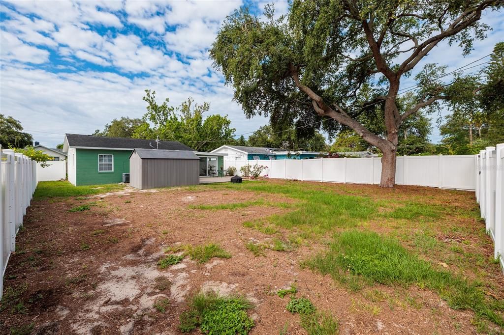 For Sale: $299,000 (2 beds, 1 baths, 818 Square Feet)