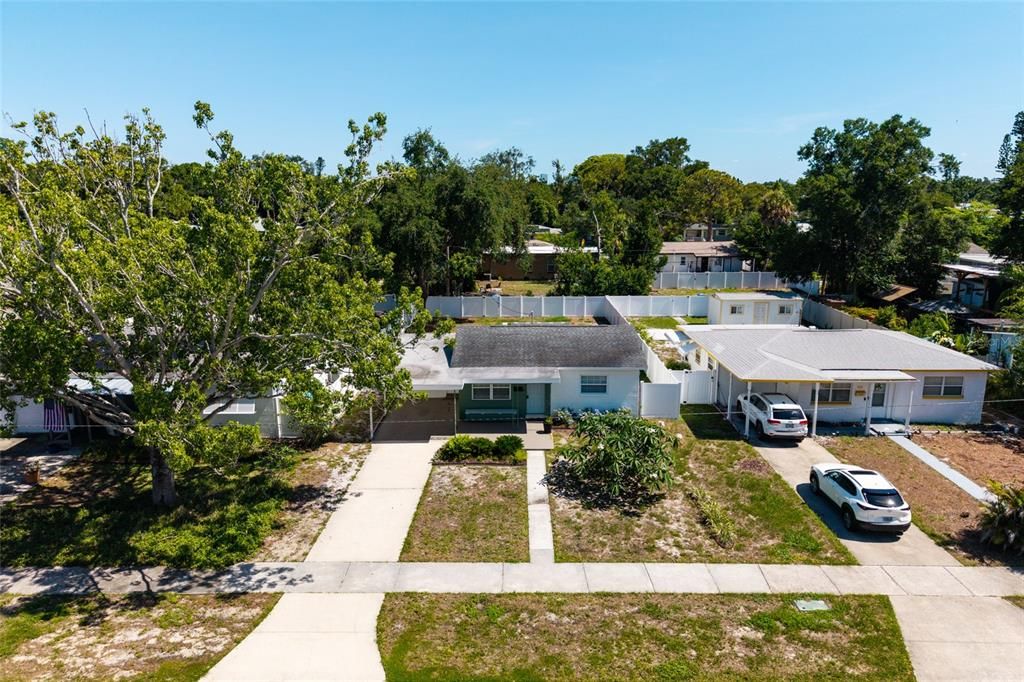 For Sale: $299,000 (2 beds, 1 baths, 818 Square Feet)