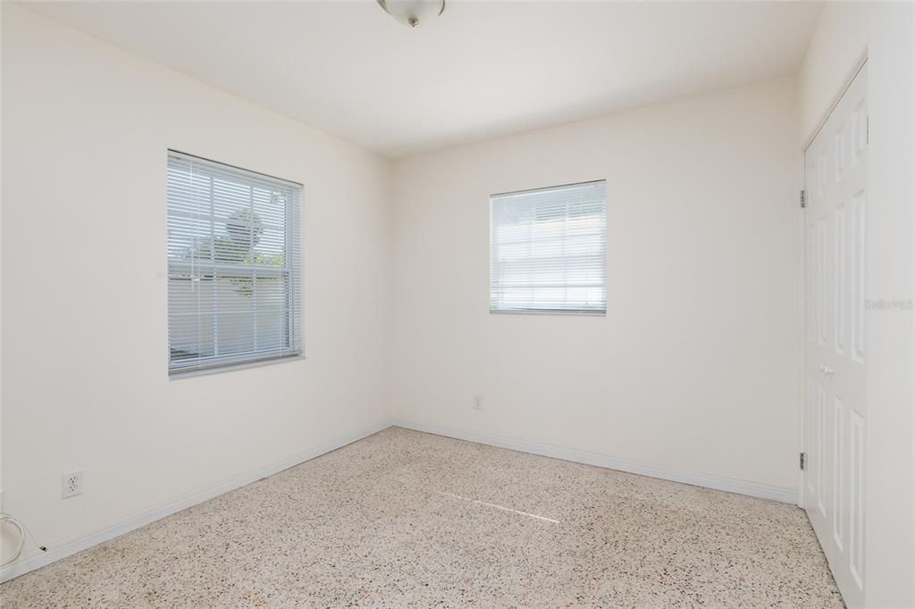 For Sale: $299,000 (2 beds, 1 baths, 818 Square Feet)