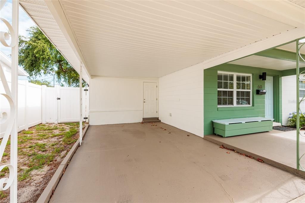 For Sale: $299,000 (2 beds, 1 baths, 818 Square Feet)