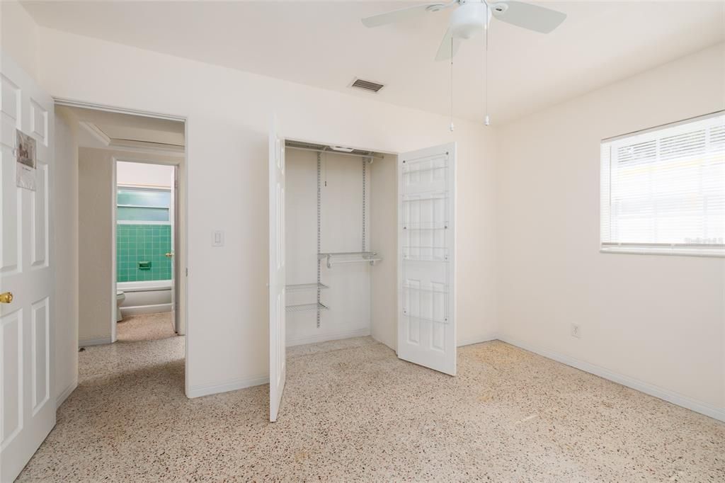 For Sale: $299,000 (2 beds, 1 baths, 818 Square Feet)