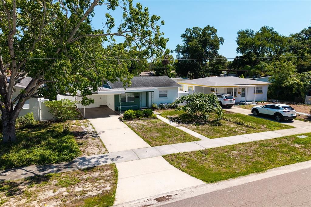 For Sale: $299,000 (2 beds, 1 baths, 818 Square Feet)