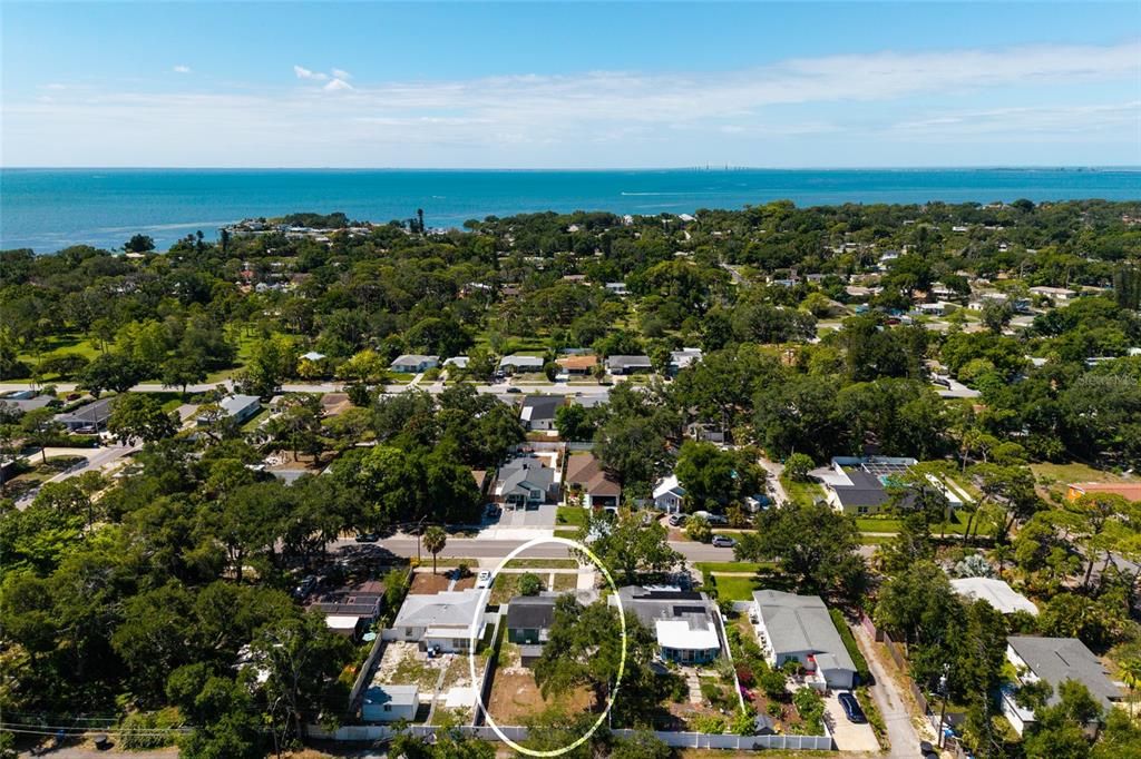 For Sale: $299,000 (2 beds, 1 baths, 818 Square Feet)
