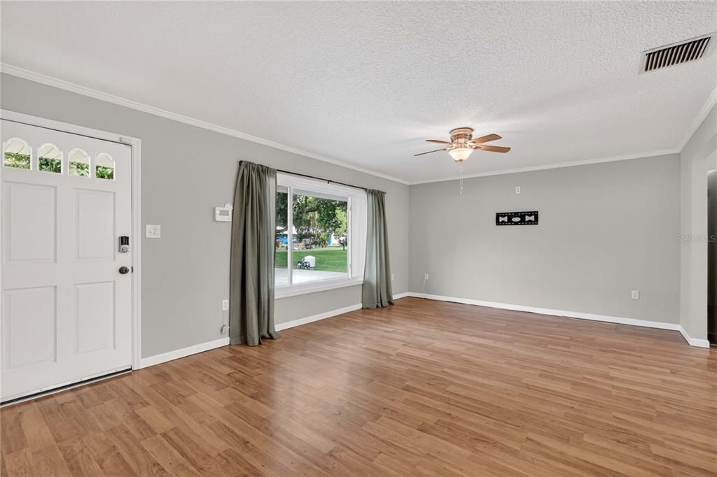 For Sale: $444,000 (3 beds, 2 baths, 1672 Square Feet)