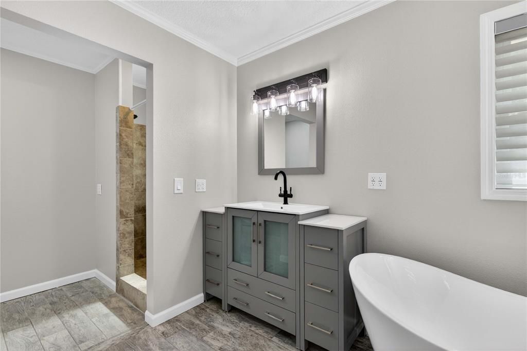For Sale: $444,000 (3 beds, 2 baths, 1672 Square Feet)