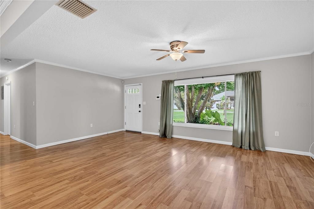 For Sale: $444,000 (3 beds, 2 baths, 1672 Square Feet)
