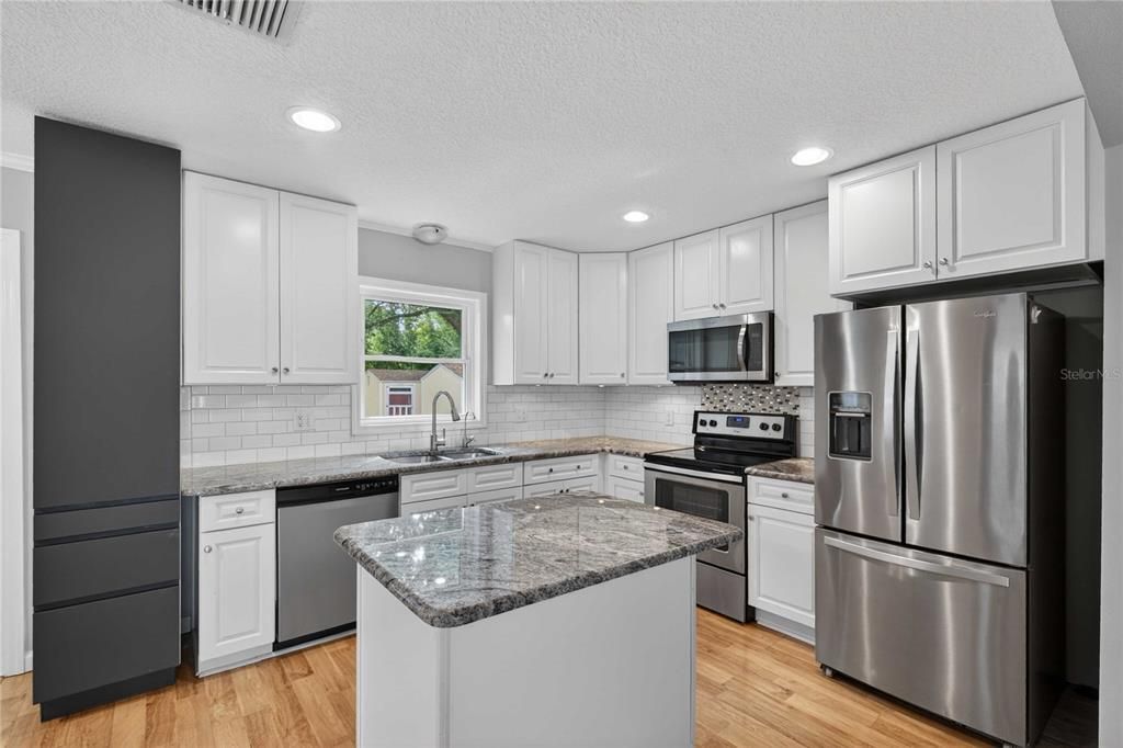 For Sale: $444,000 (3 beds, 2 baths, 1672 Square Feet)
