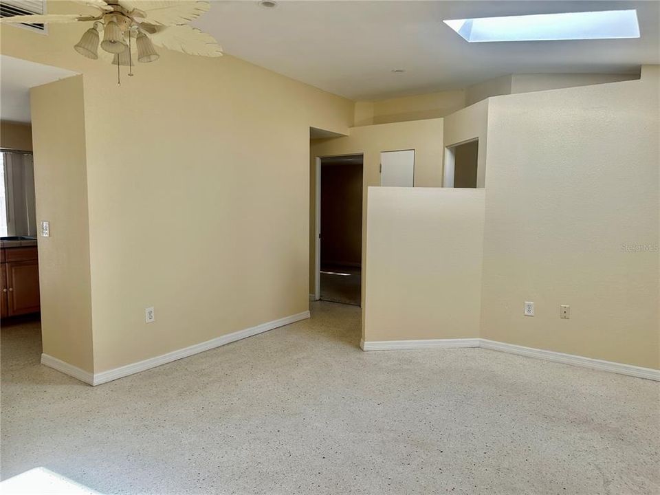 For Sale: $234,567 (2 beds, 1 baths, 777 Square Feet)