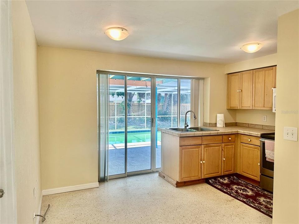 For Sale: $234,567 (2 beds, 1 baths, 777 Square Feet)
