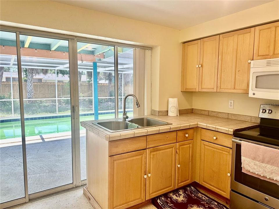 For Sale: $234,567 (2 beds, 1 baths, 777 Square Feet)