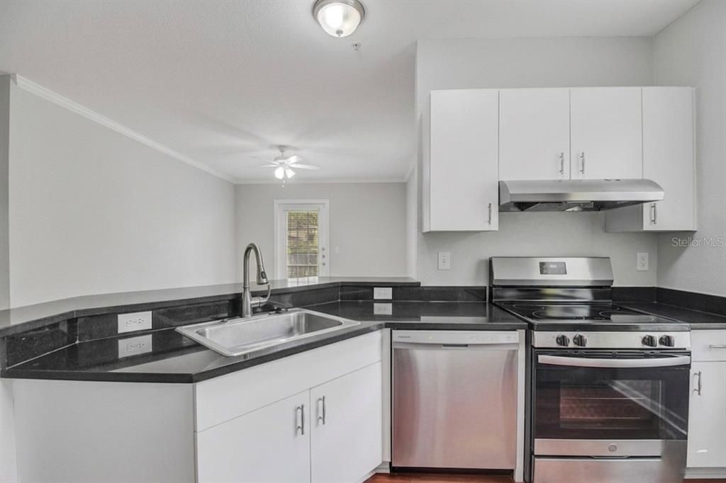 En Venta: $198,000 (2 camas, 2 baños, 1051 Pies cuadrados)