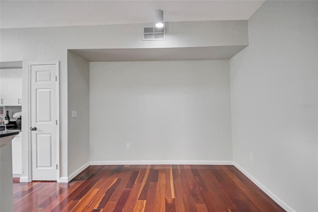 En Venta: $198,000 (2 camas, 2 baños, 1051 Pies cuadrados)
