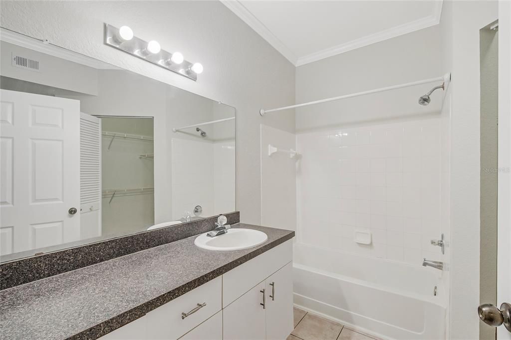 En Venta: $198,000 (2 camas, 2 baños, 1051 Pies cuadrados)