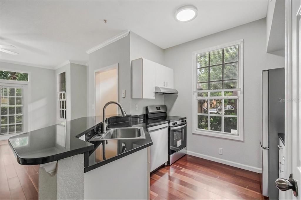 En Venta: $198,000 (2 camas, 2 baños, 1051 Pies cuadrados)