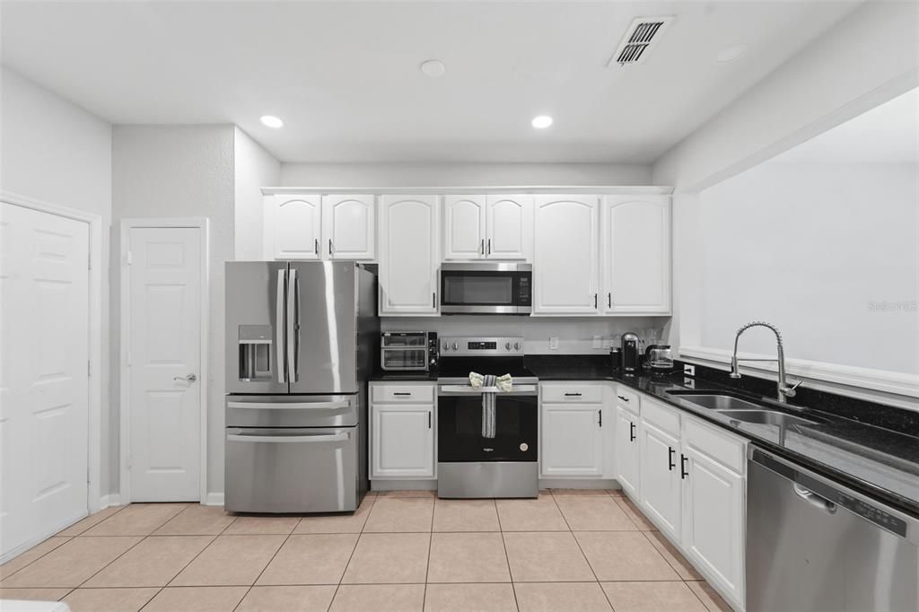 For Sale: $377,000 (3 beds, 2 baths, 1672 Square Feet)