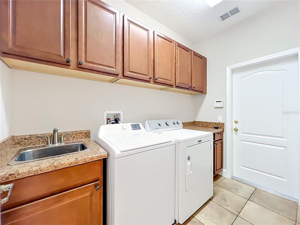 For Sale: $799,000 (5 beds, 3 baths, 3313 Square Feet)