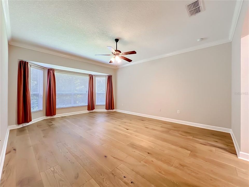 For Sale: $799,000 (5 beds, 3 baths, 3313 Square Feet)