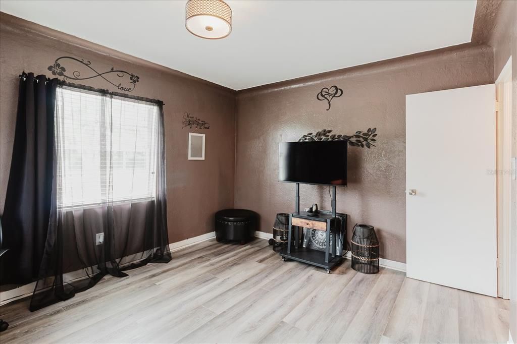 На продажу: $419,900 (3 спален, 2 ванн, 1432 Квадратных фут)