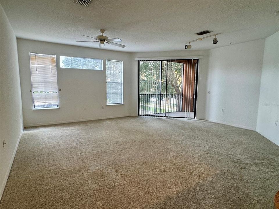 For Sale: $198,000 (2 beds, 2 baths, 1138 Square Feet)