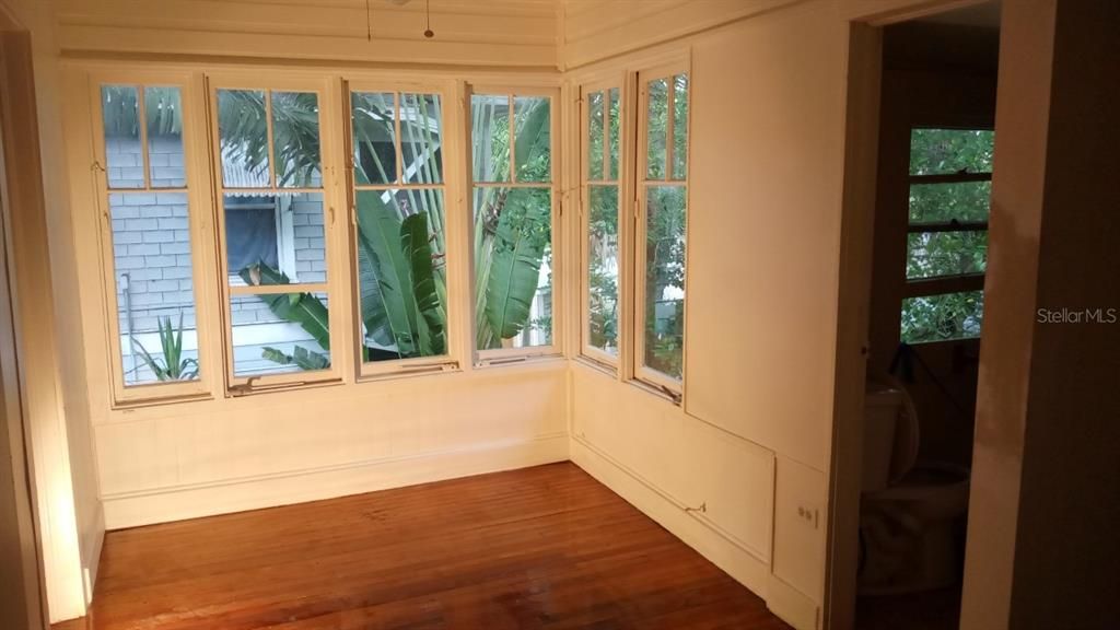 For Rent: $1,435 (1 beds, 1 baths, 400 Square Feet)