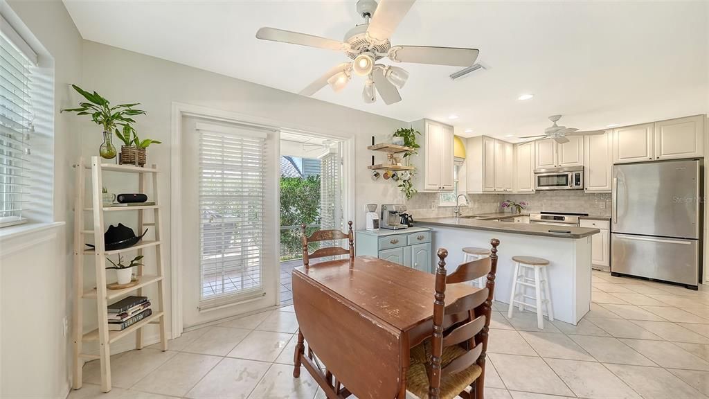 На продажу: $315,000 (2 спален, 2 ванн, 1200 Квадратных фут)