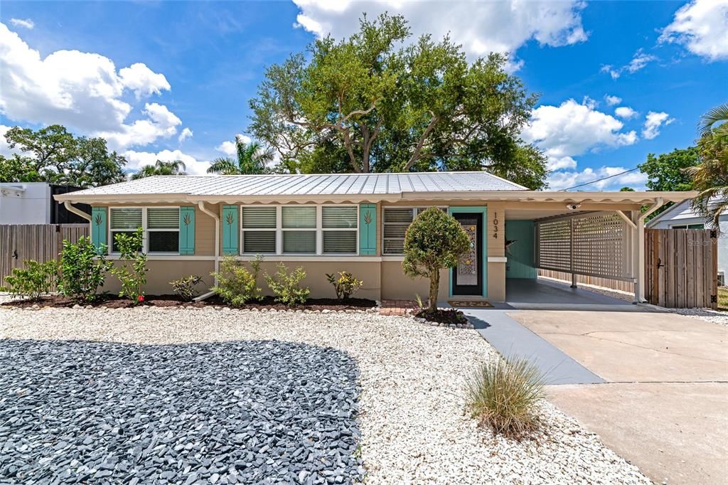 For Rent: $3,000 (2 beds, 1 baths, 870 Square Feet)