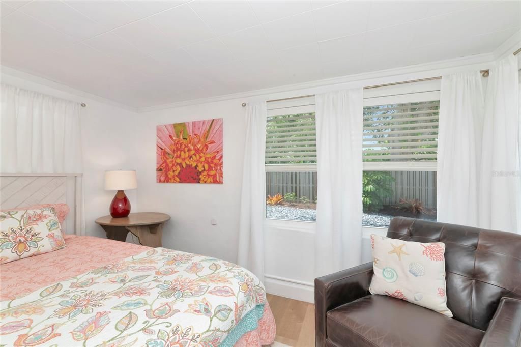For Rent: $3,000 (2 beds, 1 baths, 870 Square Feet)