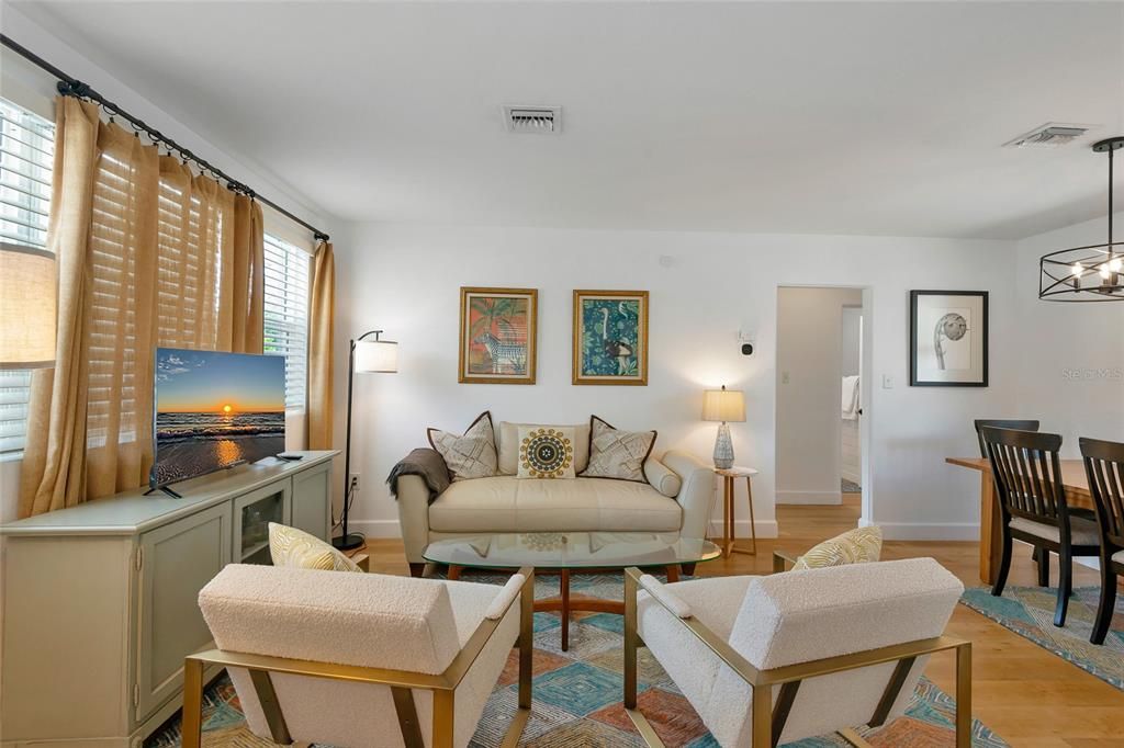 For Rent: $3,000 (2 beds, 1 baths, 870 Square Feet)