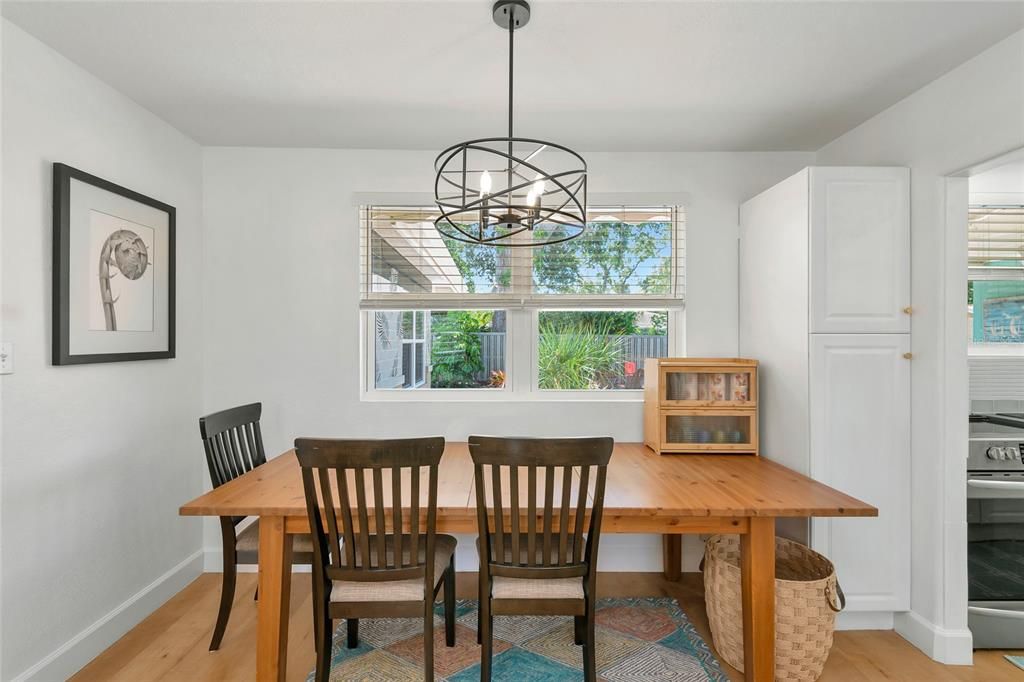 For Rent: $3,000 (2 beds, 1 baths, 870 Square Feet)