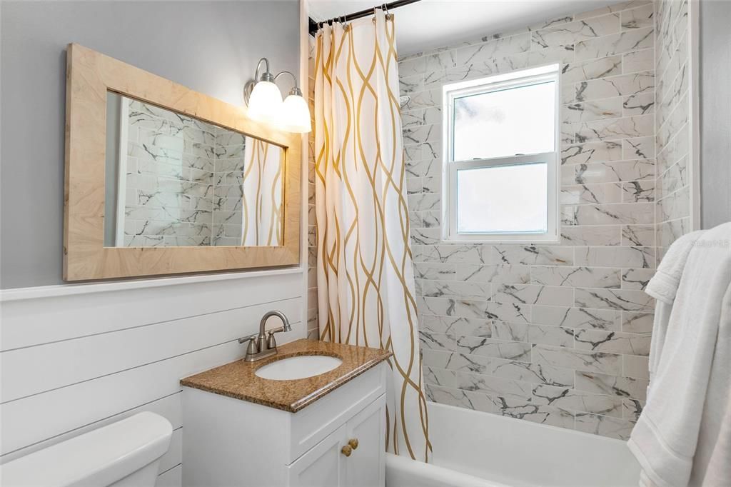 For Rent: $3,000 (2 beds, 1 baths, 870 Square Feet)