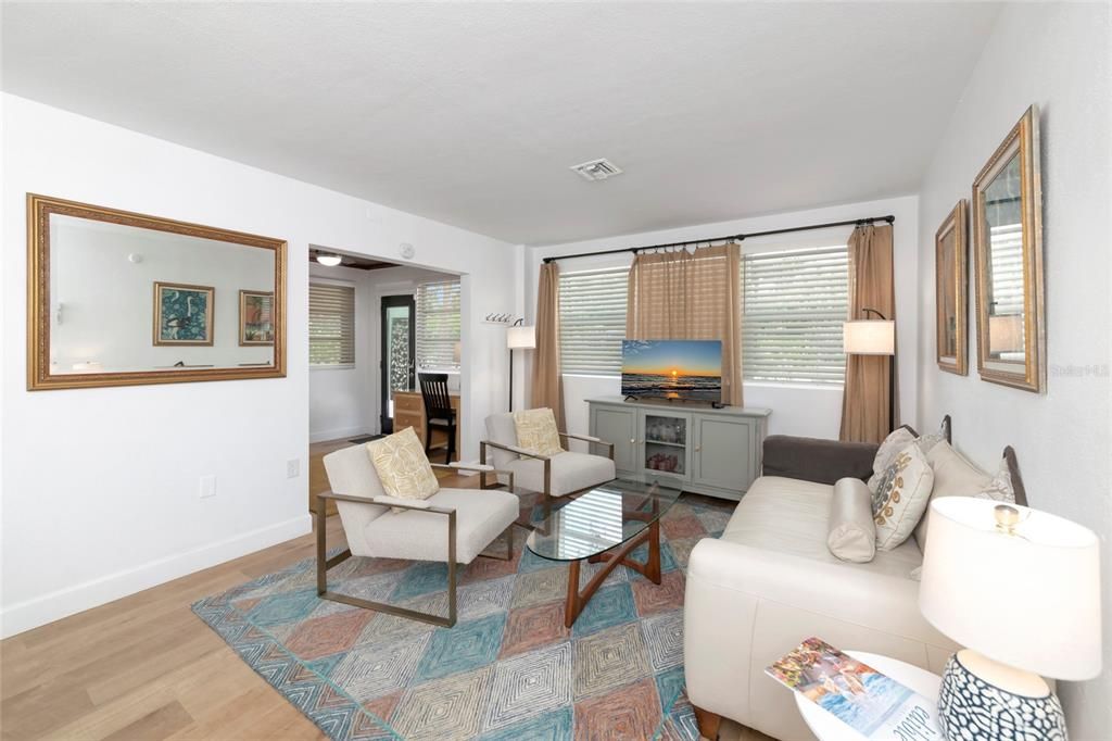 For Rent: $3,000 (2 beds, 1 baths, 870 Square Feet)