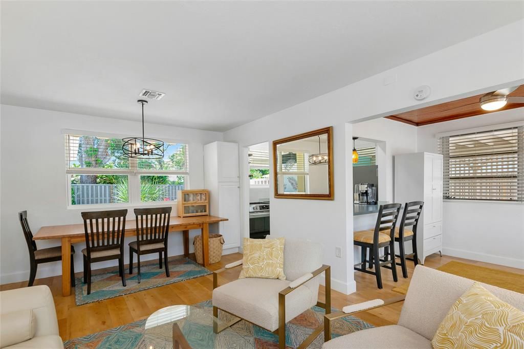 For Rent: $3,000 (2 beds, 1 baths, 870 Square Feet)
