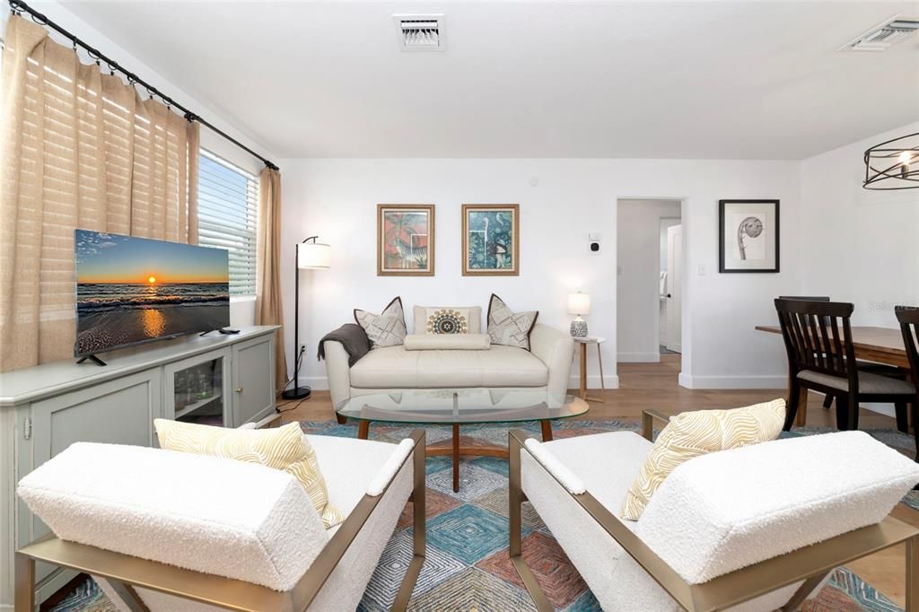 For Rent: $3,000 (2 beds, 1 baths, 870 Square Feet)