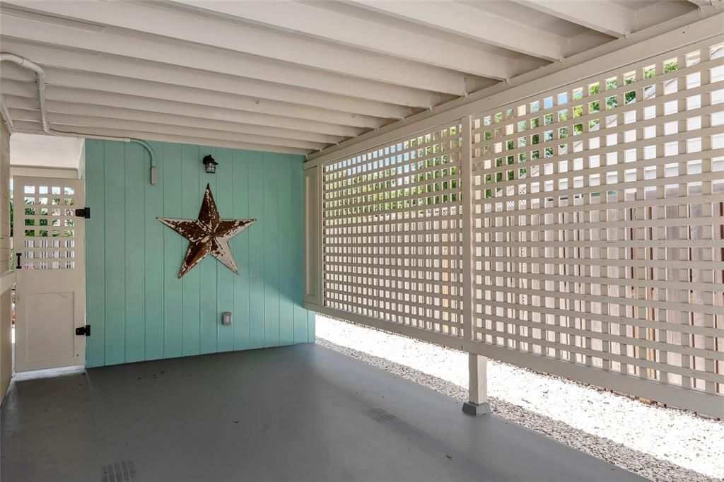 For Rent: $3,000 (2 beds, 1 baths, 870 Square Feet)
