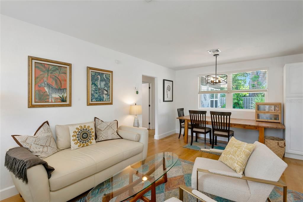 For Rent: $3,000 (2 beds, 1 baths, 870 Square Feet)
