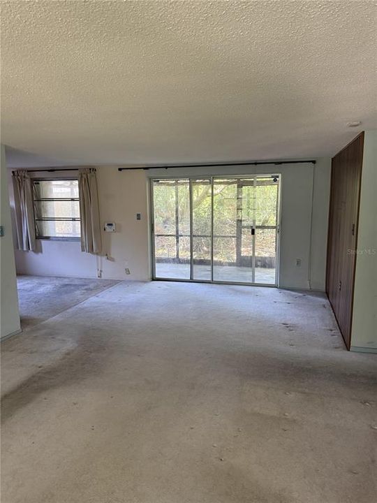 For Sale: $225,000 (2 beds, 2 baths, 990 Square Feet)