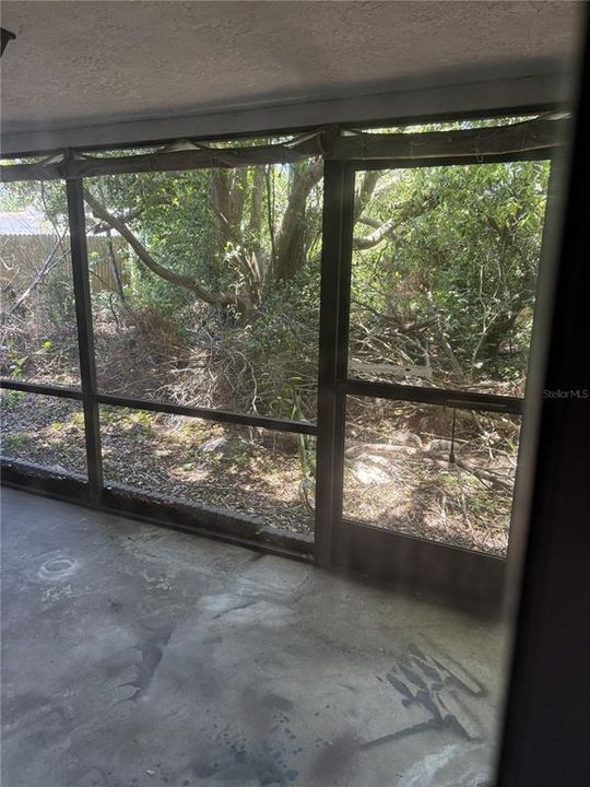 For Sale: $225,000 (2 beds, 2 baths, 990 Square Feet)