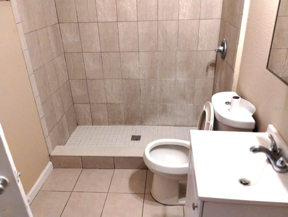 В аренду: $1,300 (2 спален, 1 ванн, 700 Квадратных фут)