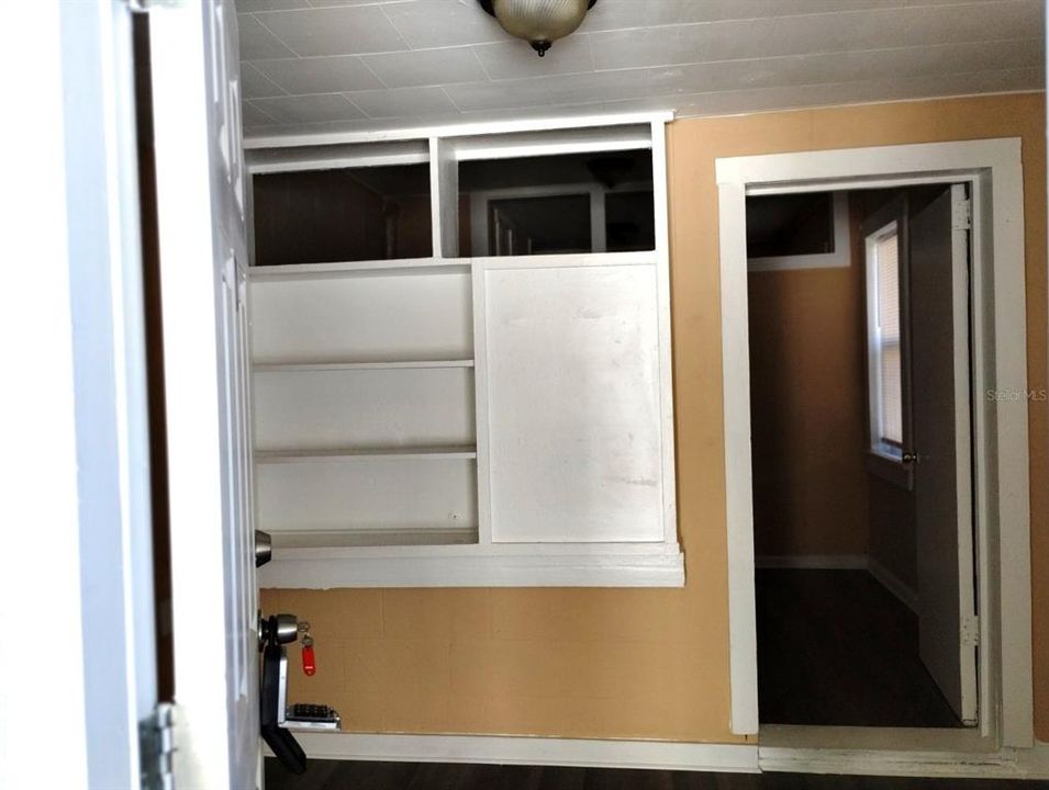 В аренду: $1,300 (2 спален, 1 ванн, 700 Квадратных фут)