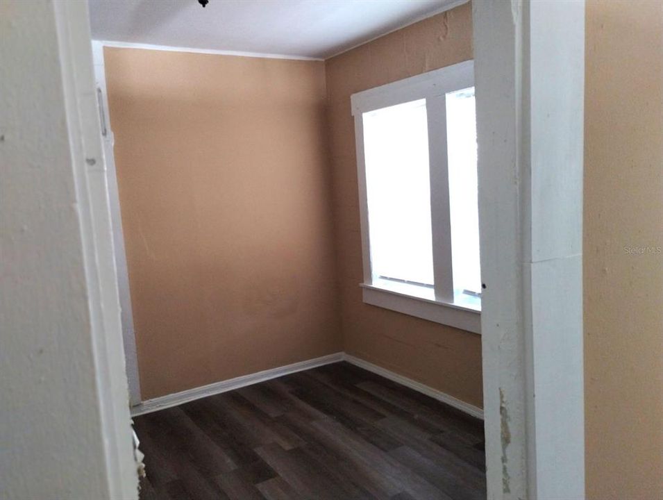 В аренду: $1,300 (2 спален, 1 ванн, 700 Квадратных фут)