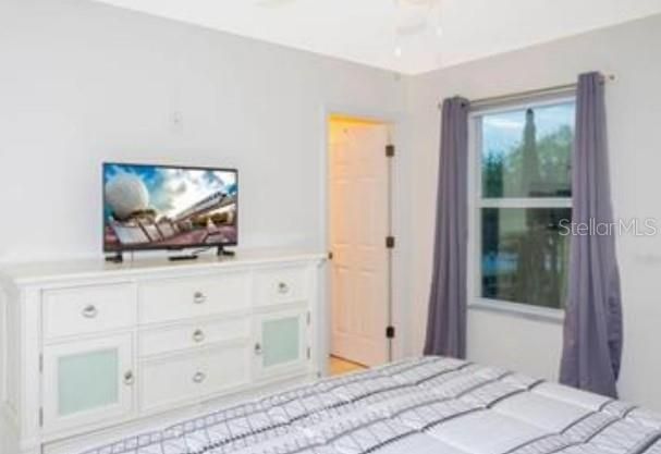 For Sale: $304,900 (3 beds, 2 baths, 1295 Square Feet)