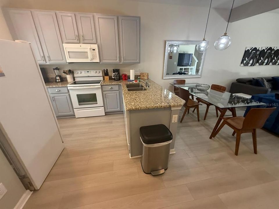 For Sale: $304,900 (3 beds, 2 baths, 1295 Square Feet)