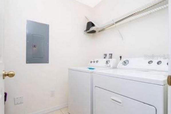 For Sale: $304,900 (3 beds, 2 baths, 1295 Square Feet)