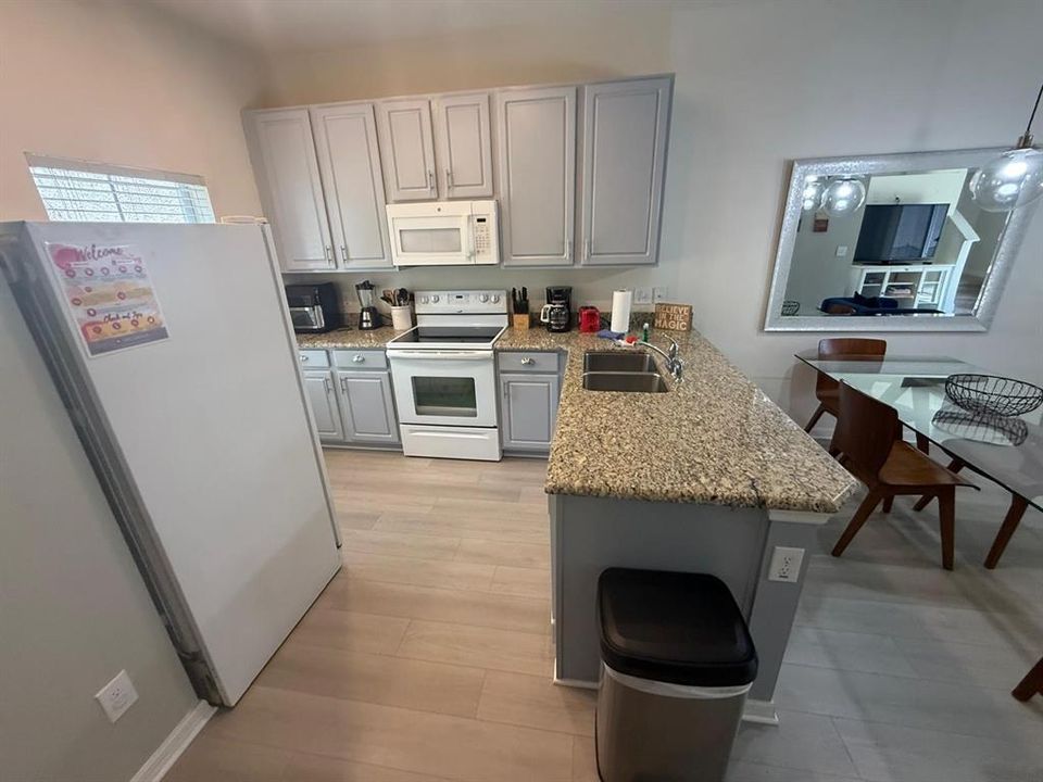 For Sale: $304,900 (3 beds, 2 baths, 1295 Square Feet)