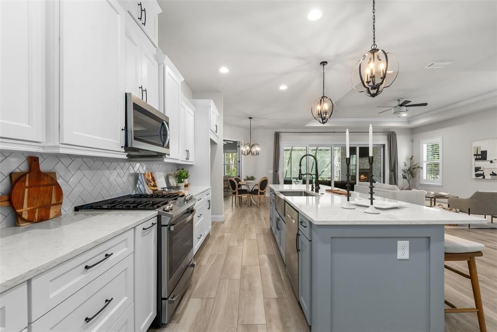 En Venta: $849,900 (4 camas, 3 baños, 3114 Pies cuadrados)