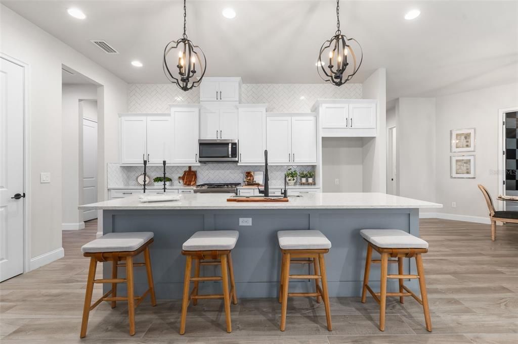 En Venta: $849,900 (4 camas, 3 baños, 3114 Pies cuadrados)